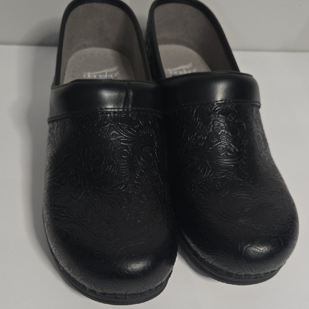 Dansko Lightweight 41/Size 11 Professional Black Tooled  Women's LT Clogs - Picture 3 of 13